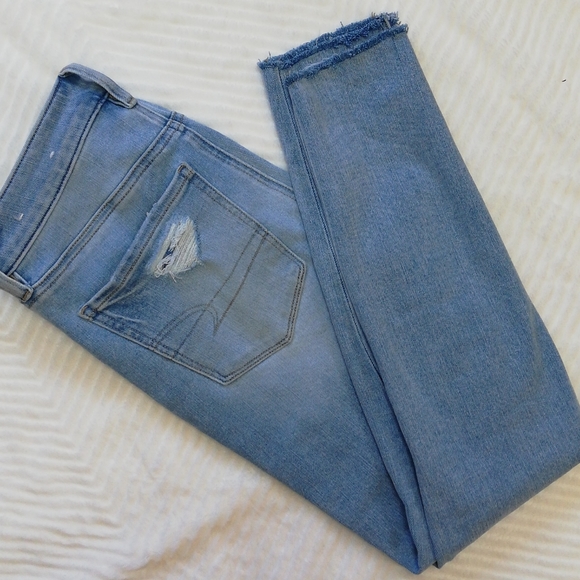 Distressed jeans from American Eagle - Picture 6 of 8